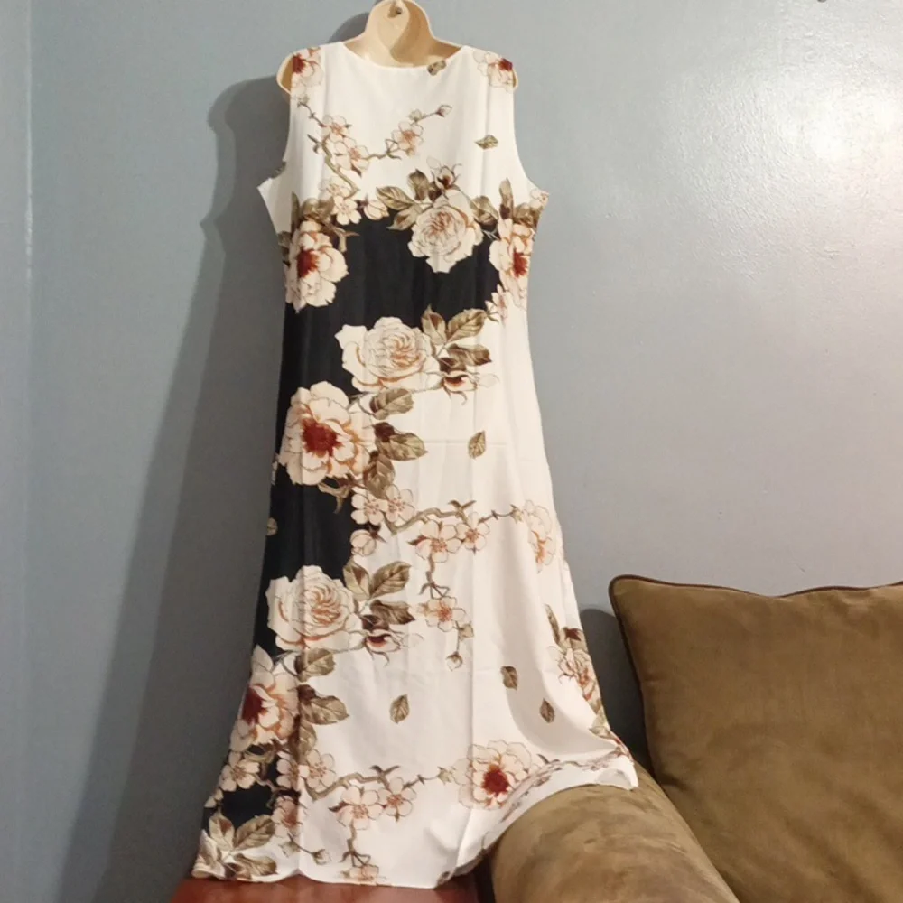 White & black floral print Maxi dress size 2XL new in package - Picture 12 of 17